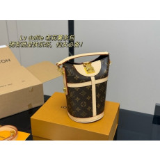 루이비통 리볼리 더플백