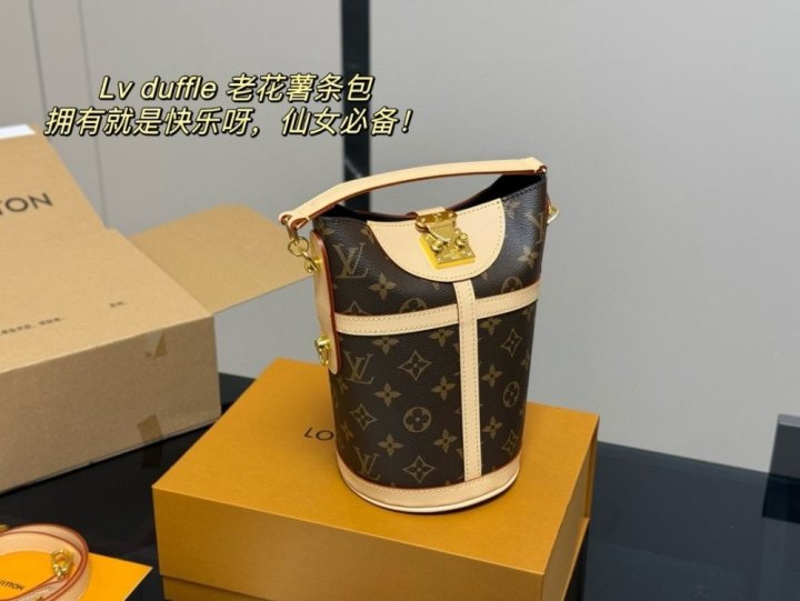 루이비통 리볼리 더플백