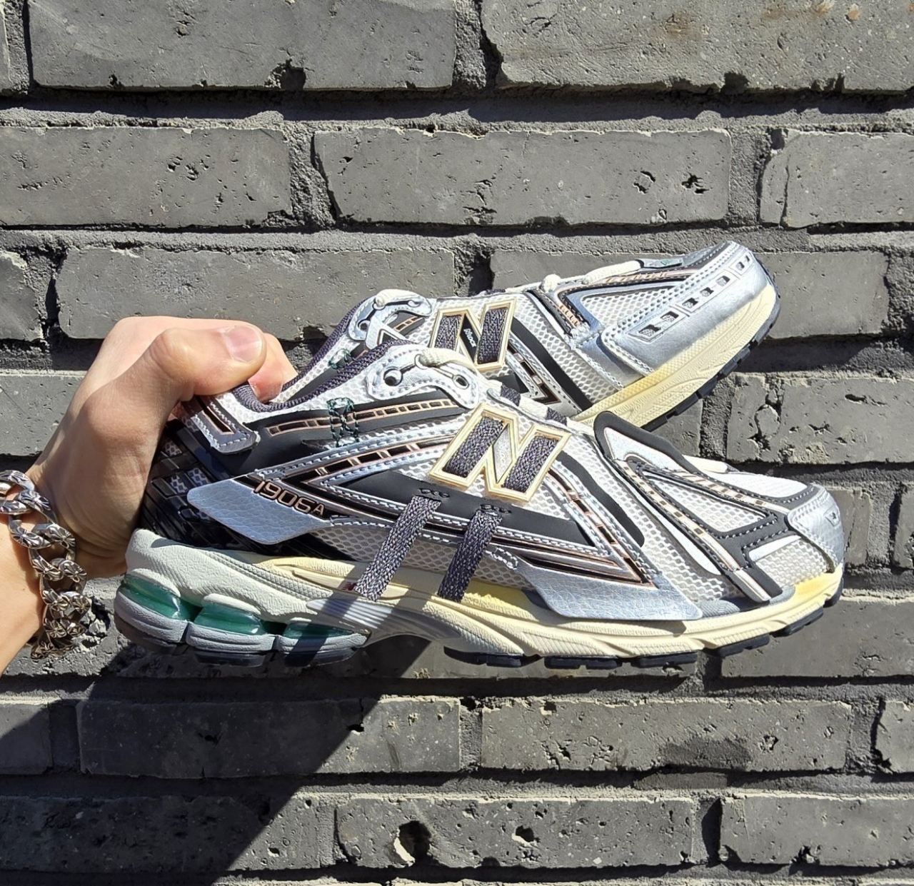뉴발란스 1906A 실버 골드 메탈릭 (풀박스구성)