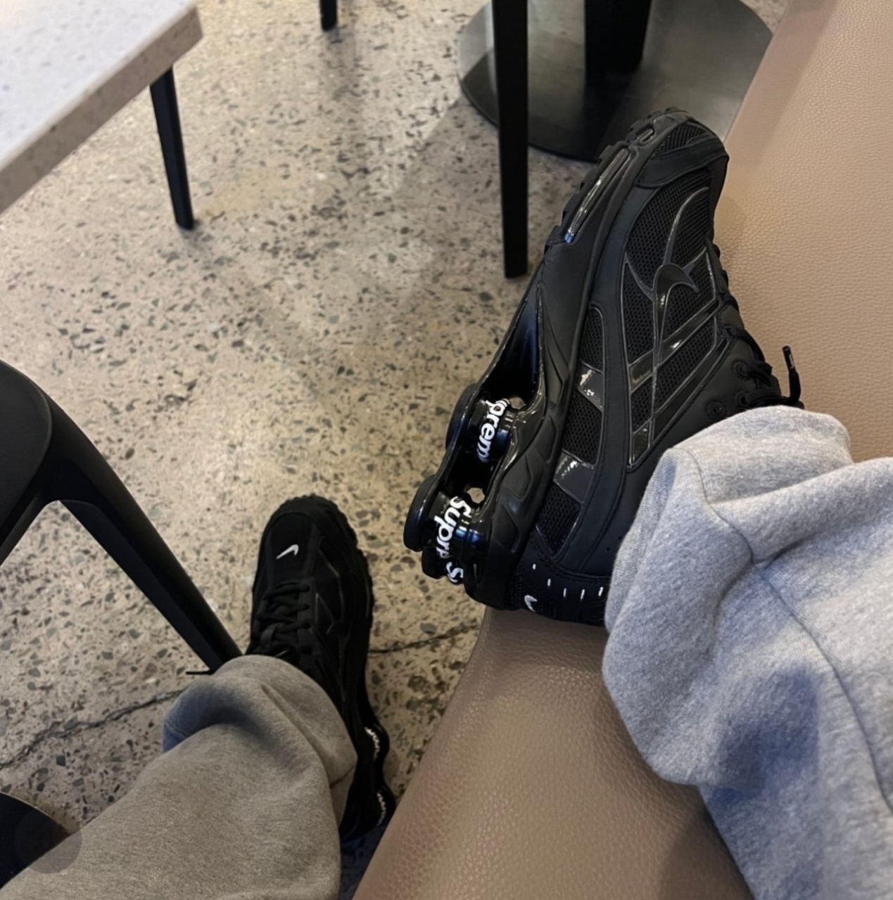 나이키 X 슈프림 샥스 블랙