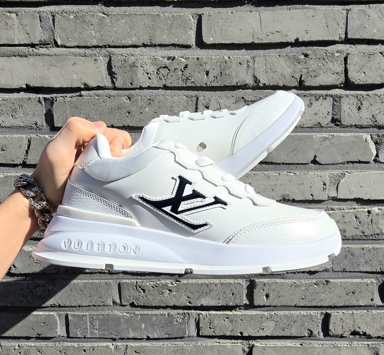 루이비통 클래식 스니커즈 (풀박스구성)