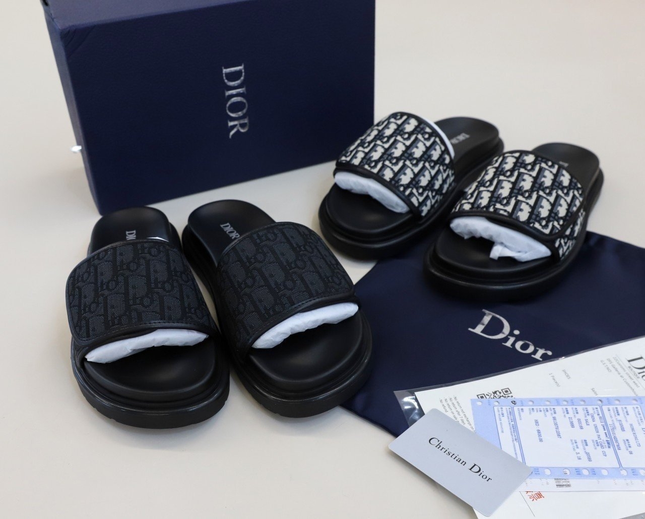 디올 오블리크 아쿠아 샌들