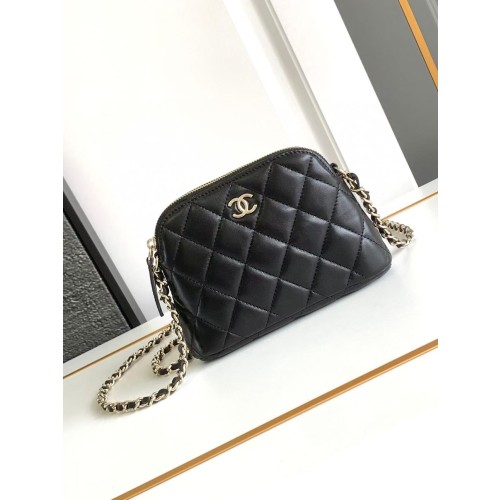 샤넬 램스킨 블랙 하프문 크로스백