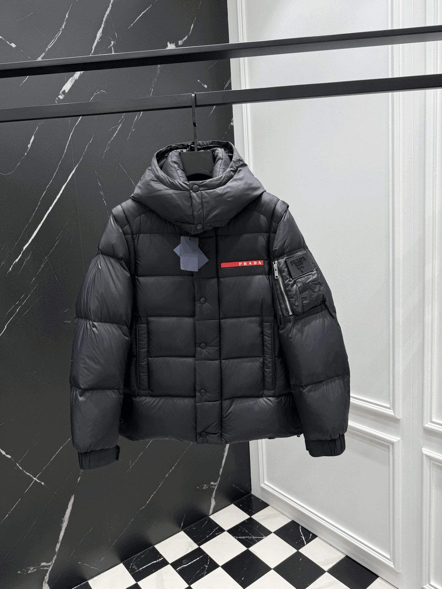 프라다 조끼 탈부착 패딩 블랙